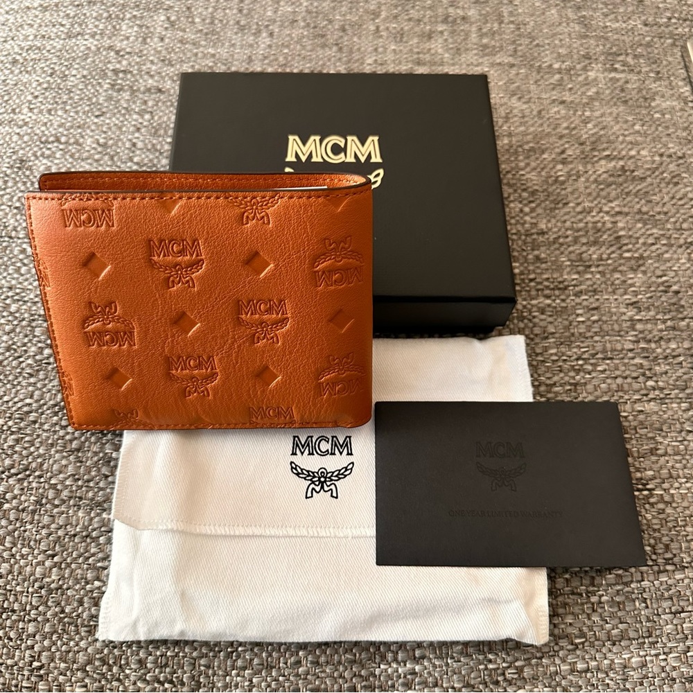 BRAND NEW WALLET W/TAG MCM Portuna Leather Visetos Bifold Wallet Roasted pecan